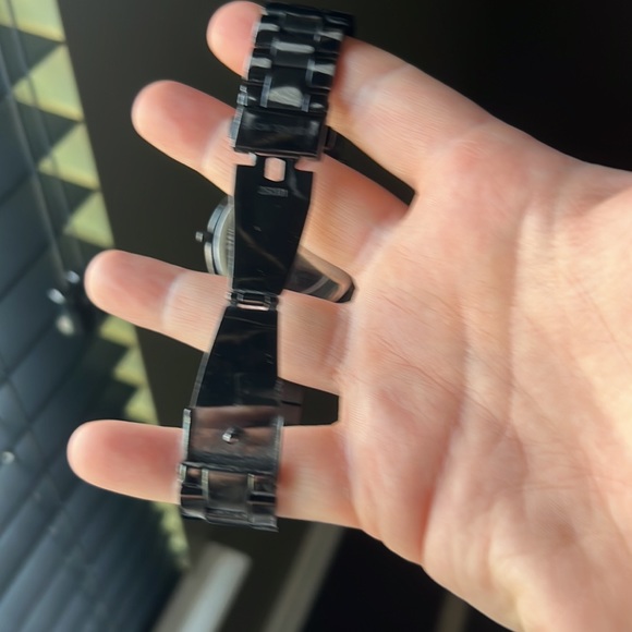 Michael Kors Gold and Black Watch - Picture 5 of 8